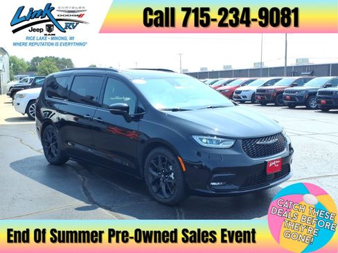 Used 2025 Chrysler Pacifica Limited FWD image 1