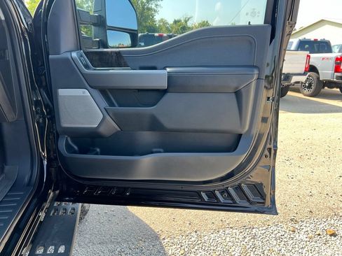 Used 2025 Ford F250 Lariat w/ Tremor Off-Road Package AWD/4WD image 21