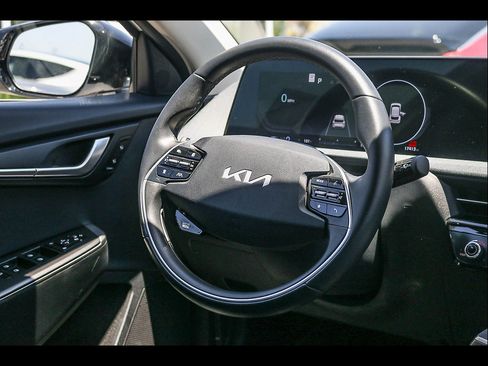 Used 2024 Kia EV6 Light RWD image 19