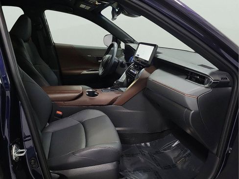 Certified 2024 Toyota Venza XLE image 15