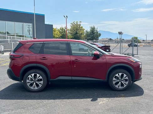 Used 2023 Nissan Rogue SV AWD/4WD image 2
