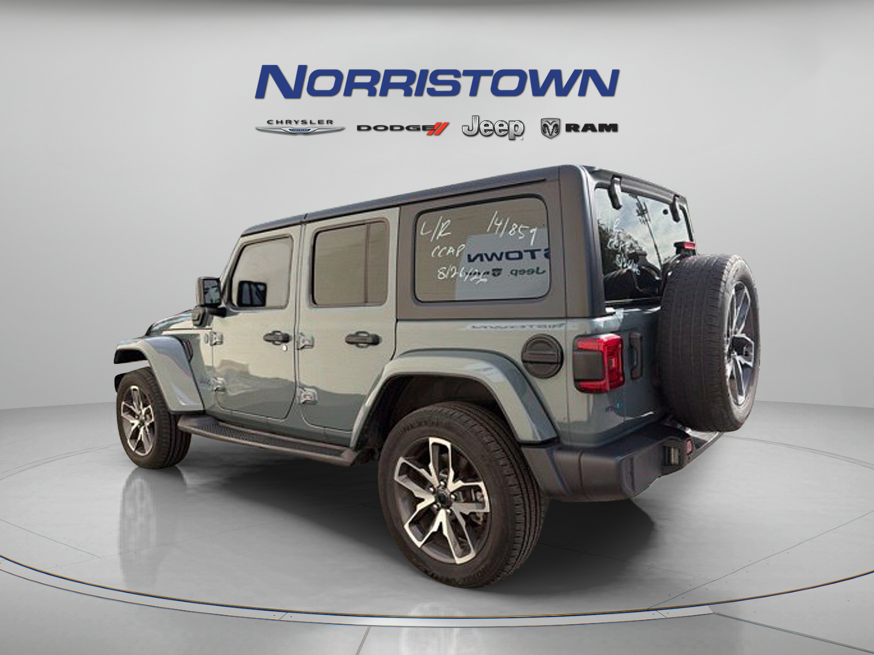 Used 2024 Jeep Wrangler Unlimited w/ Convenience Group AWD/4WD image 4
