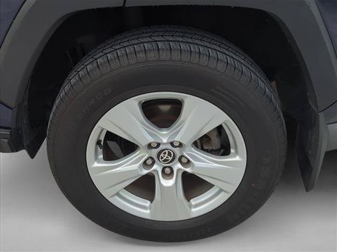 Used 2021 Toyota RAV4 XLE AWD/4WD image 8