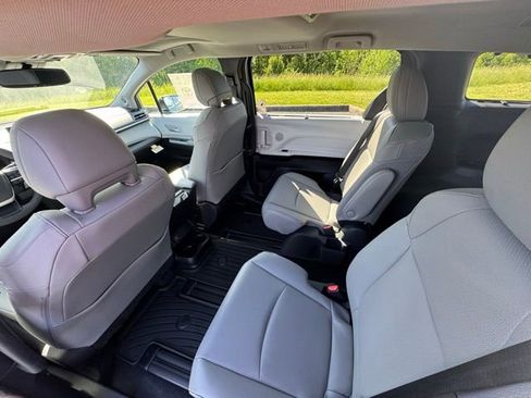 New 2026 Toyota Sienna XLE AWD/4WD image 15