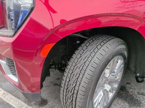 Used 2023 GMC Yukon Denali w/ Advanced Technology Package image 13