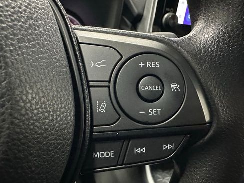 Used 2025 Toyota RAV4 XLE image 20