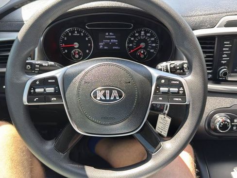 Used 2020 Kia Sorento LX FWD image 16