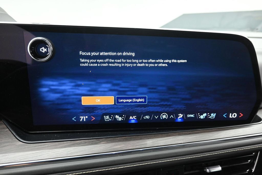 Used 2025 Chevrolet Suburban Premier AWD/4WD image 20