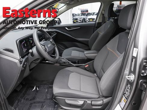 Used 2025 Kia Niro LX FWD image 13