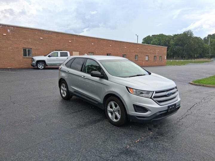 Used 2018 Ford Edge SE FWD image 3