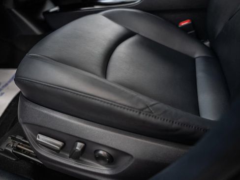 Certified 2021 Toyota Prius FWD image 38