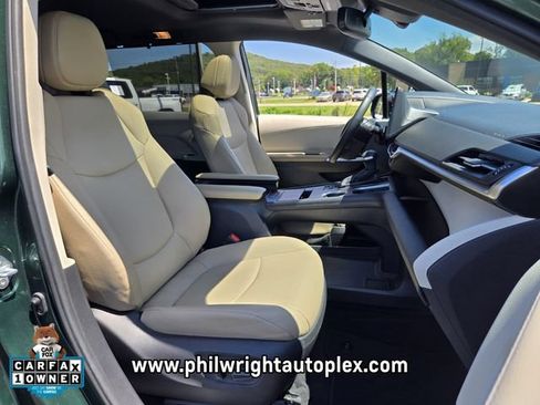 Used 2022 Toyota Sienna XLE FWD image 19