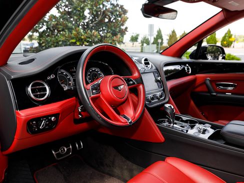 Certified 2020 Bentley Bentayga image 21