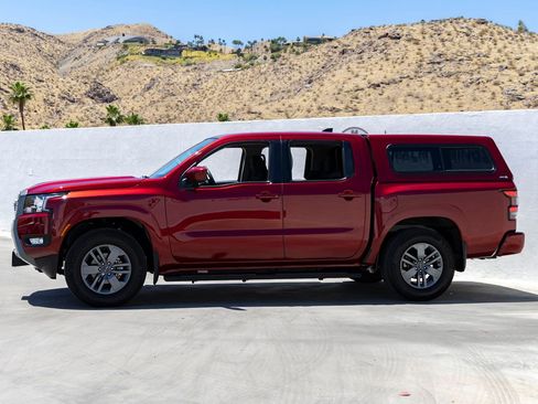 Used 2025 Nissan Frontier SV w/ SV Convenience Package RWD image 3