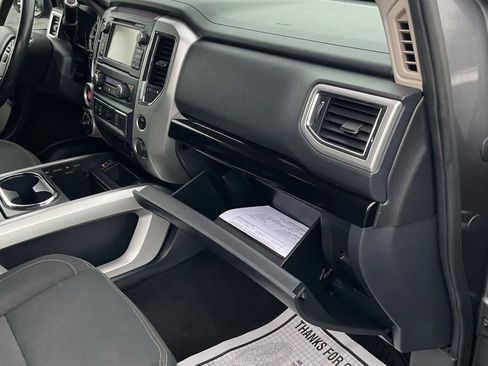 Used 2017 Nissan Titan SV image 34