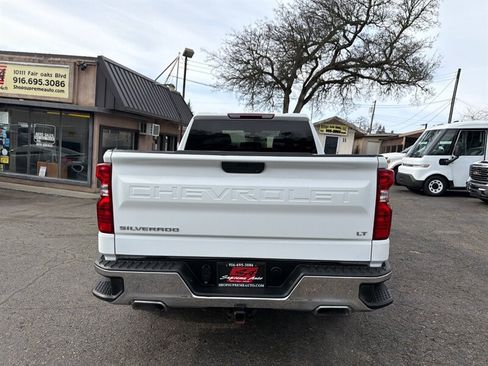 Used 2022 Chevrolet Silverado 1500 LT w/ Z71 Off-Road Package AWD/4WD image 11