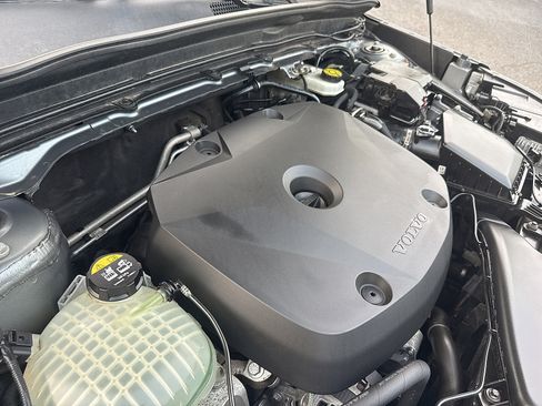Used 2019 Volvo XC40 T5 Momentum AWD/4WD image 29