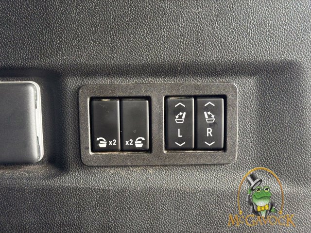 Used 2023 GMC Yukon Denali w/ Advanced Technology Package AWD/4WD image 32