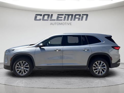 Used 2025 Buick Enclave Preferred AWD/4WD image 2