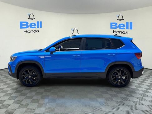 Used 2023 Volkswagen Taos SE w/ Black Wheel Package FWD image 2