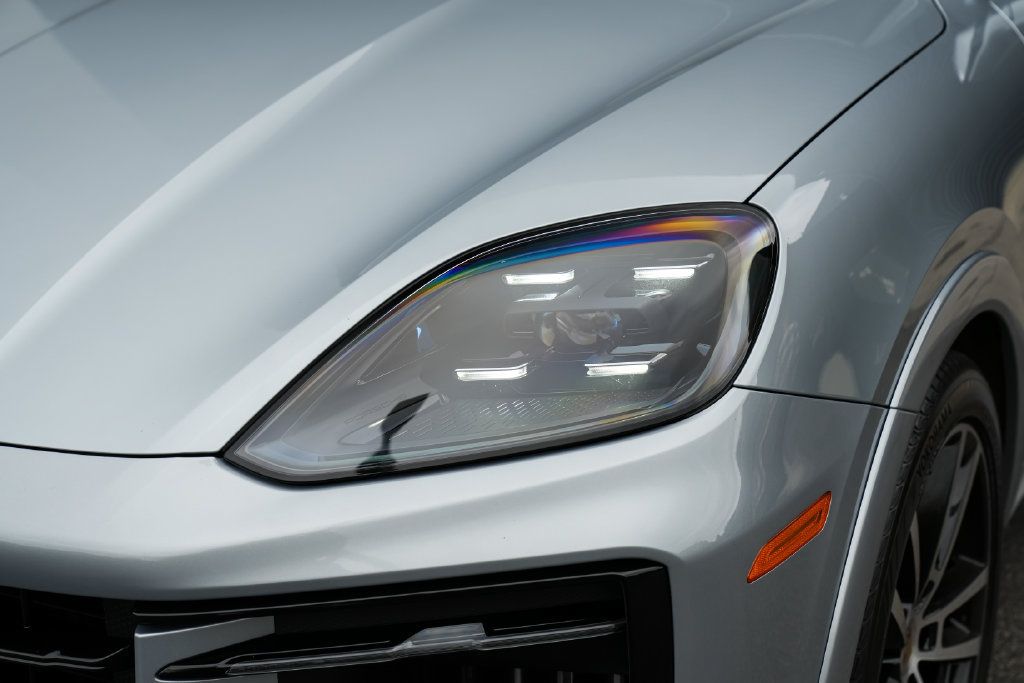 Certified 2024 Porsche Cayenne S AWD/4WD image 7