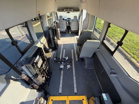 Used 2017 Ford Transit 350 XL image 2