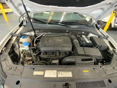 Used 2015 Volkswagen Passat 1.8T SE image 12