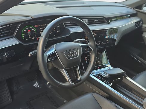 Used 2024 Audi Q8 e-tron Premium Plus image 16