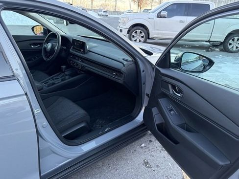 Certified 2025 Honda Accord SE image 25