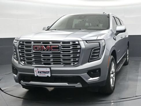 Used 2025 GMC Yukon XL Denali AWD/4WD image 30
