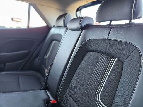 Used 2023 Hyundai Venue Limited image 28