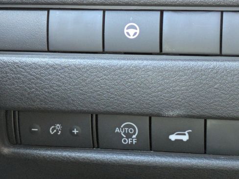 Used 2025 Nissan Rogue SV w/ SV Premium Package FWD image 21
