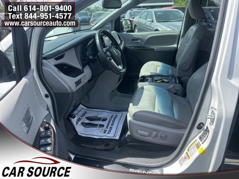 Used 2015 Toyota Sienna XLE w/ XLE Navigation Package image 9