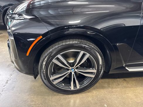 Used 2024 BMW X7 xDrive40i w/ M Sport Package AWD/4WD image 4