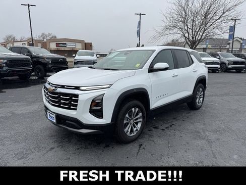 Used 2025 Chevrolet Equinox LT image 2