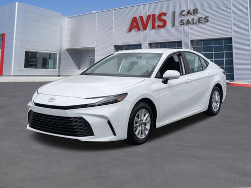 Used 2025 Toyota Camry LE image 1