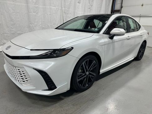 Used 2025 Toyota Camry XSE image 3