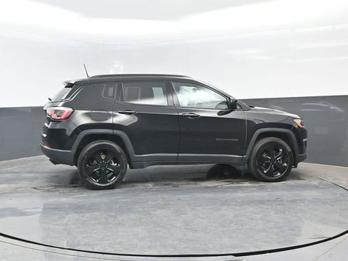 Used 2019 Jeep Compass Latitude AWD/4WD image 3