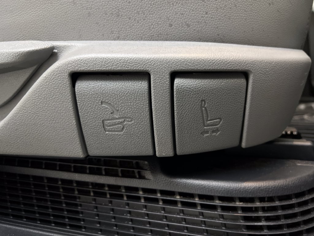 Used 2020 Toyota Highlander Platinum FWD image 28