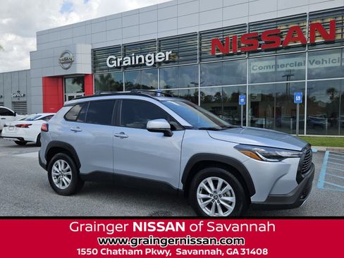 Used 2022 Toyota Corolla Cross LE w/ Moonroof Package FWD image 1