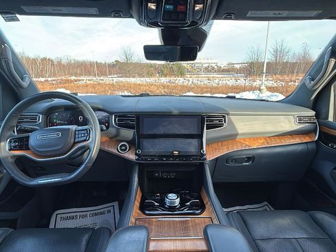 Used 2023 Jeep Grand Wagoneer Series II image 30