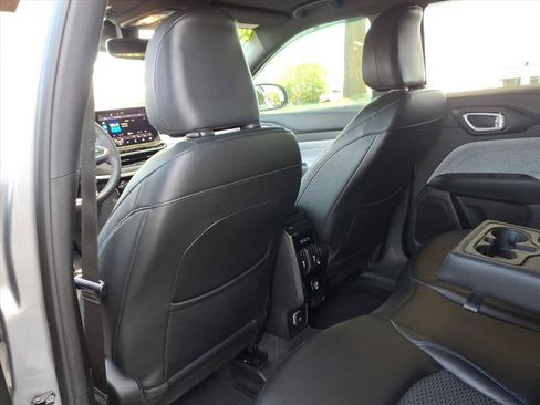 Used 2024 Jeep Compass Latitude AWD/4WD image 27