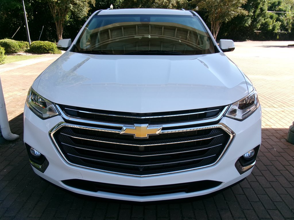 Used 2020 Chevrolet Traverse Premier FWD image 2