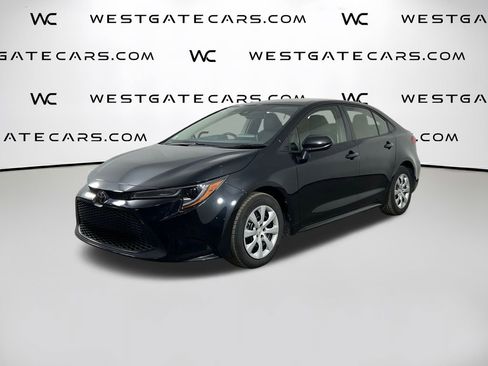 Used 2021 Toyota Corolla LE image 1