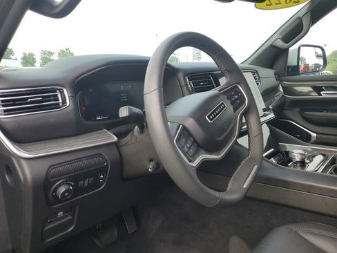 Used 2022 Jeep Wagoneer Series II AWD/4WD image 13