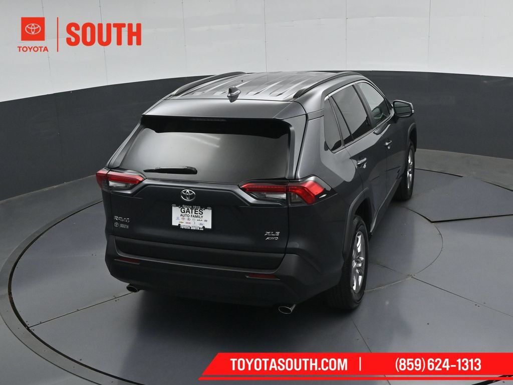 Used 2025 Toyota RAV4 XLE AWD/4WD image 43
