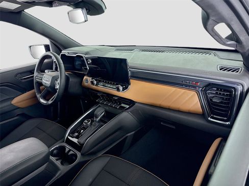 Used 2025 GMC Canyon AT4 w/ Nightfall Edition image 21