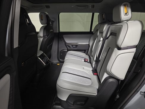 Used 2024 Rivian R1S Adventure AWD/4WD image 21