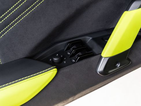 Used 2025 Lamborghini Revuelto AWD/4WD image 36