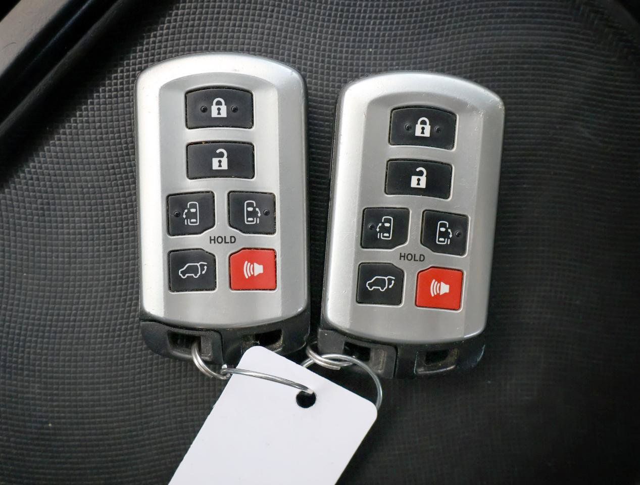 Used 2015 Toyota Sienna XLE FWD image 28